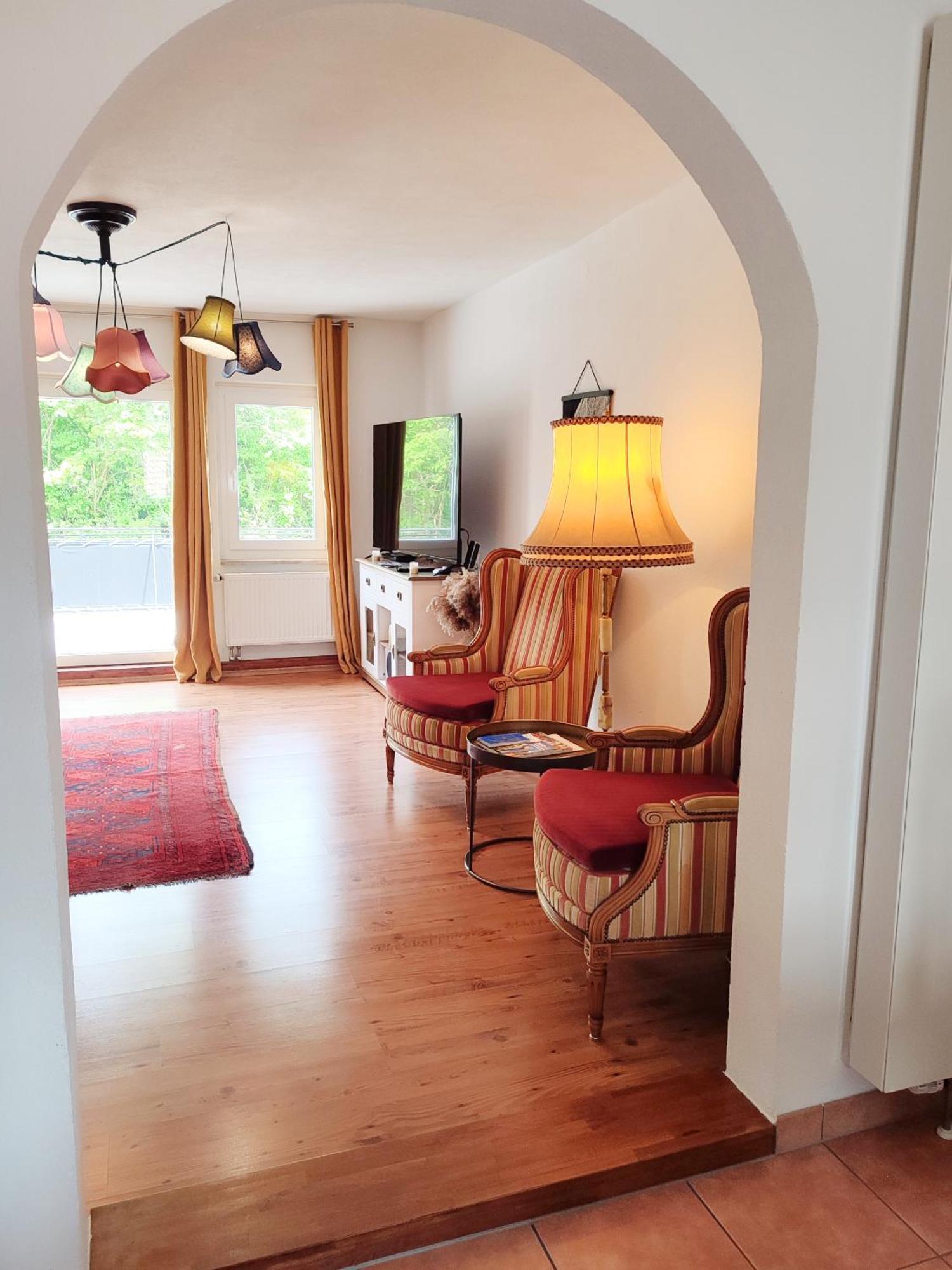 Haus Mediterran: Cozy Lakeside Retreat with Garden Radolfzell am Bodensee Exterior photo